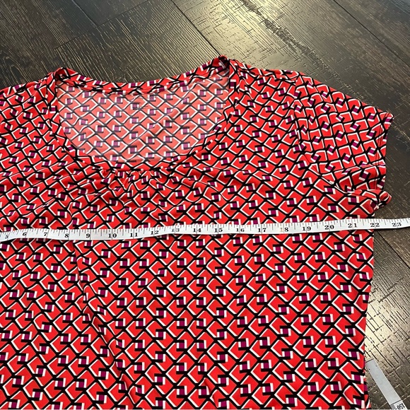 Worthington | Red diamond shape prints shortsleeve top - Picture 6 of 8